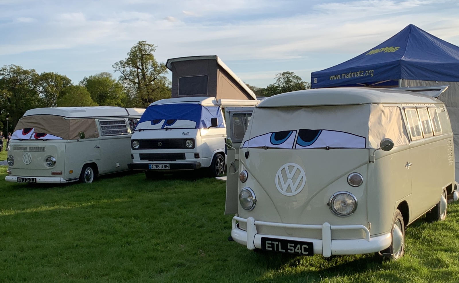 BusEyes Screen Covers on Volkswagen Campervans. Splitscreen , Baywindow and Type 25 campers